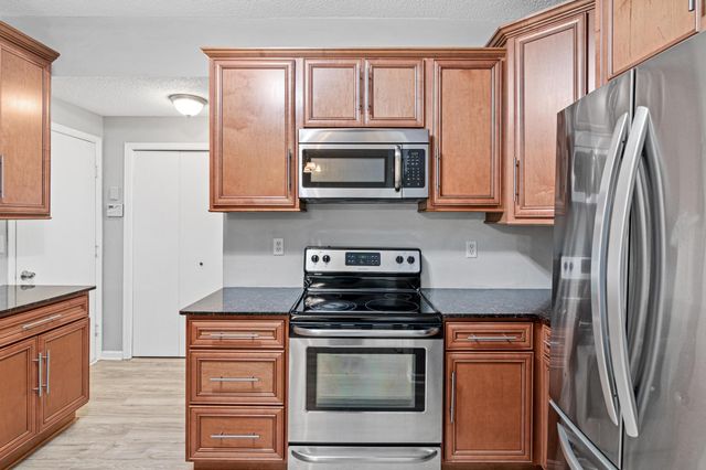 1234 Crystal Place E, Chaska, MN 55318