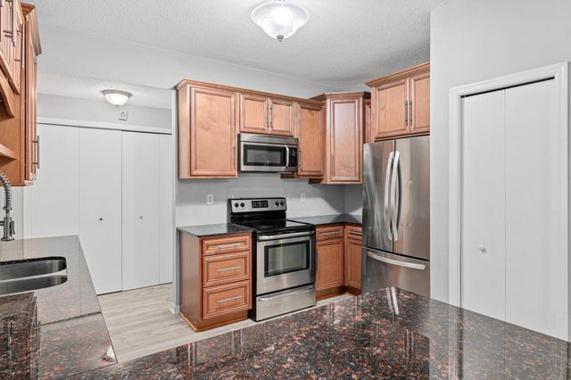 1234 Crystal Place E, Chaska, MN 55318