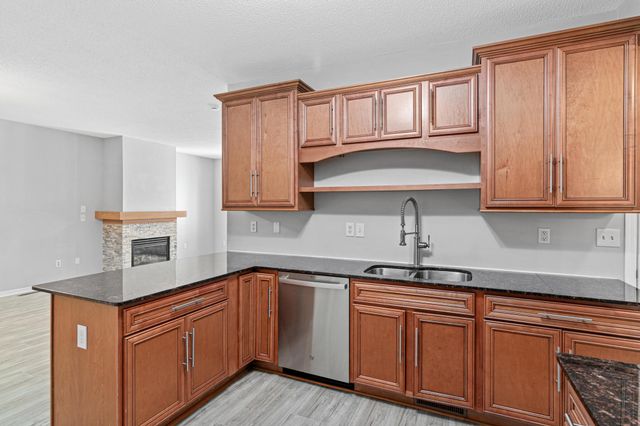 1234 Crystal Place E, Chaska, MN 55318