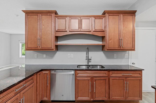 1234 Crystal Place E, Chaska, MN 55318
