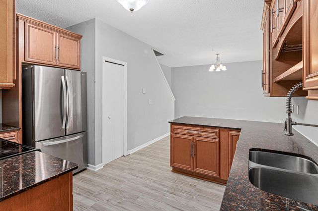 1234 Crystal Place E, Chaska, MN 55318