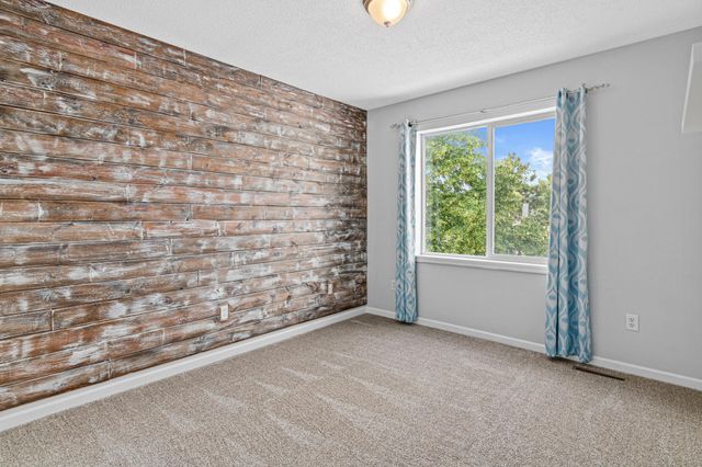 1234 Crystal Place E, Chaska, MN 55318