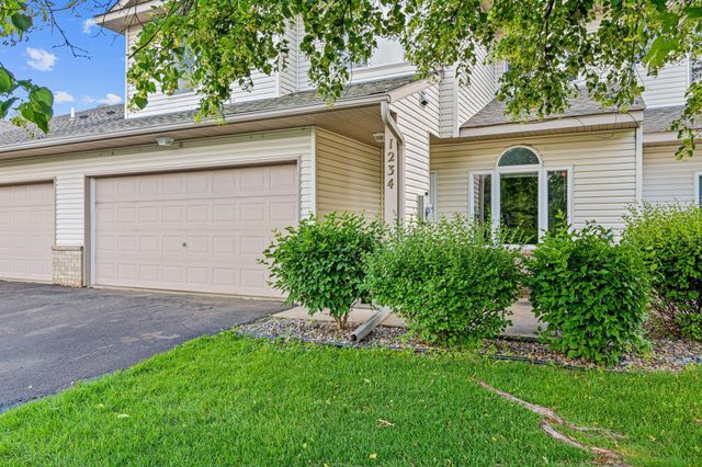 1234 Crystal Place E, Chaska, MN 55318