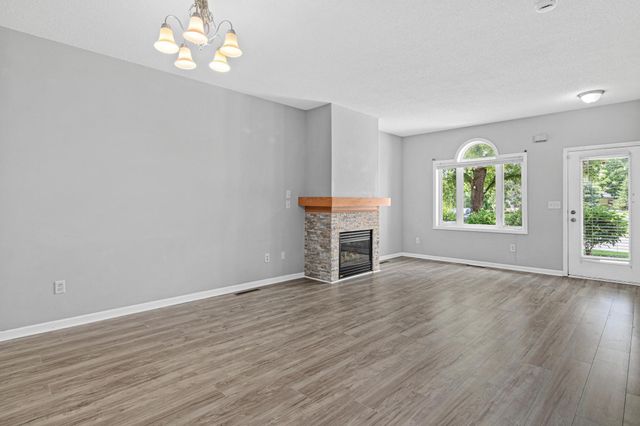 1234 Crystal Place E, Chaska, MN 55318