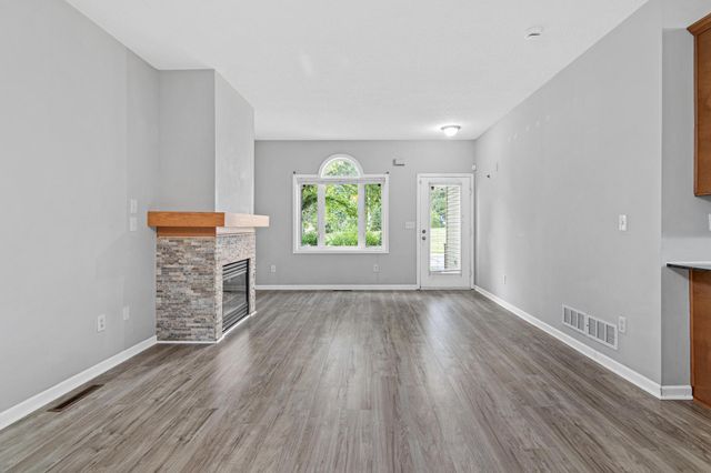 1234 Crystal Place E, Chaska, MN 55318
