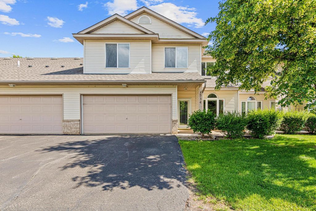 1234 Crystal Place E, Chaska, MN 55318