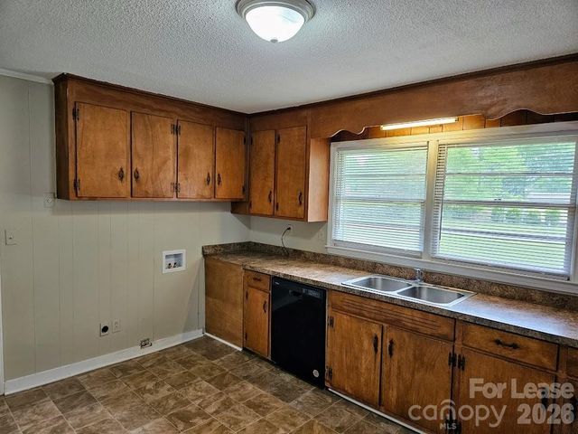 1221 Auten Road, Charlotte, NC 28216