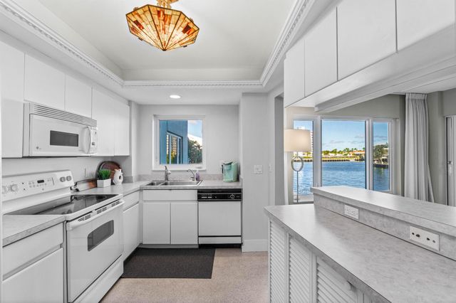 555 SE 6th Avenue 2f, Delray Beach, FL 33483