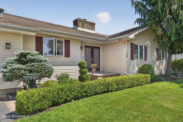 1 Traymore Road, Freehold, NJ 07728