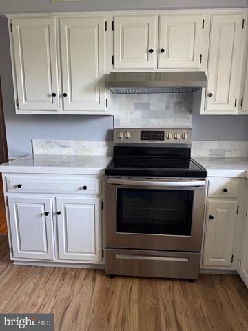 131 COUNTRY CLUB CIR, Winchester, VA 22602