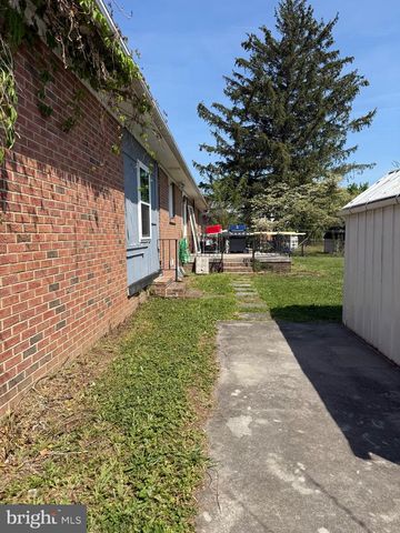 131 COUNTRY CLUB CIR, Winchester, VA 22602