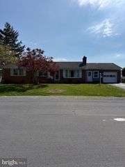 131 COUNTRY CLUB CIR, Winchester, VA 22602