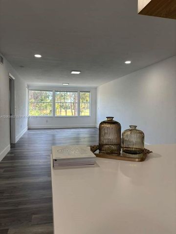 1005 Palm Beach Trace Drive 1005, Royal Palm Beach, FL 33411