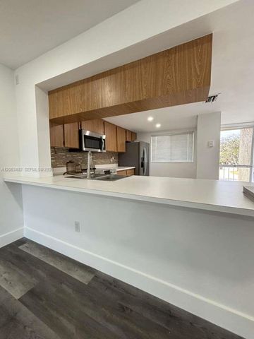 1005 Palm Beach Trace Drive 1005, Royal Palm Beach, FL 33411
