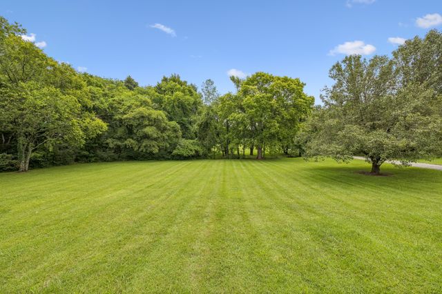 1944 Cainsville Rd, Lebanon, TN 37090