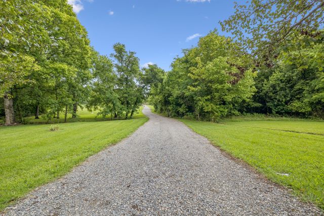 1944 Cainsville Rd, Lebanon, TN 37090