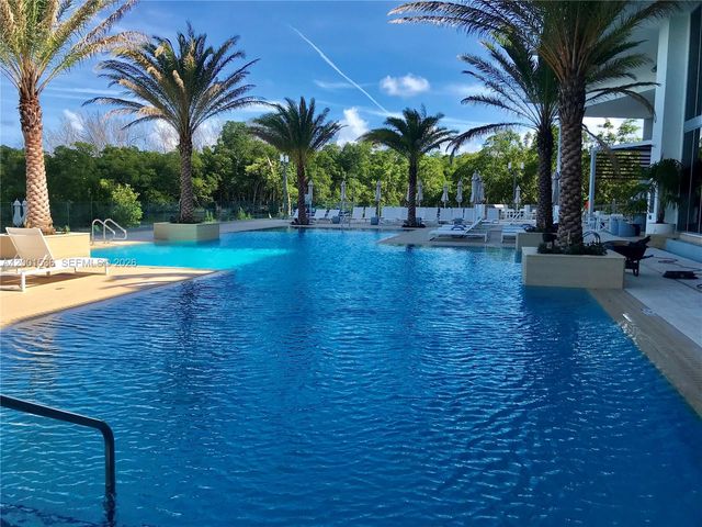16385 Biscayne Boulevard 1902, North Miami Beach, FL 33160