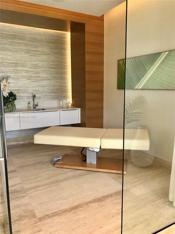 16385 Biscayne Boulevard 1902, North Miami Beach, FL 33160