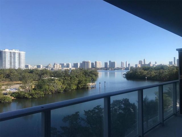 16385 Biscayne Boulevard 1902, North Miami Beach, FL 33160