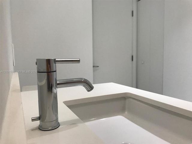 16385 Biscayne Boulevard 1902, North Miami Beach, FL 33160