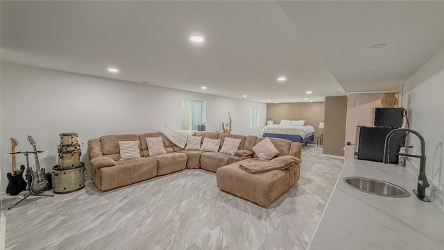 100 Dakota Circle, Waukee, IA 50263