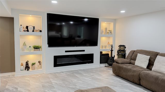 100 Dakota Circle, Waukee, IA 50263