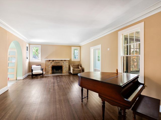 6116 Gaston Avenue, Dallas, TX 75214