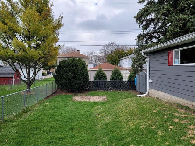 1226 S 112th STREET, West Allis, WI 53214