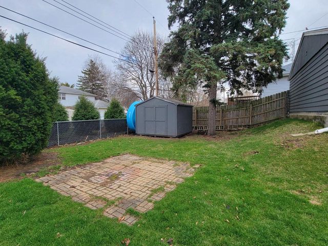 1226 S 112th STREET, West Allis, WI 53214