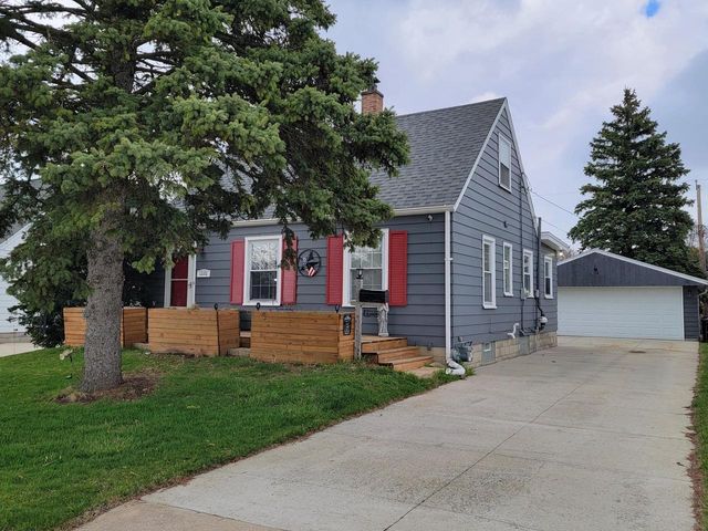 1226 S 112th STREET, West Allis, WI 53214