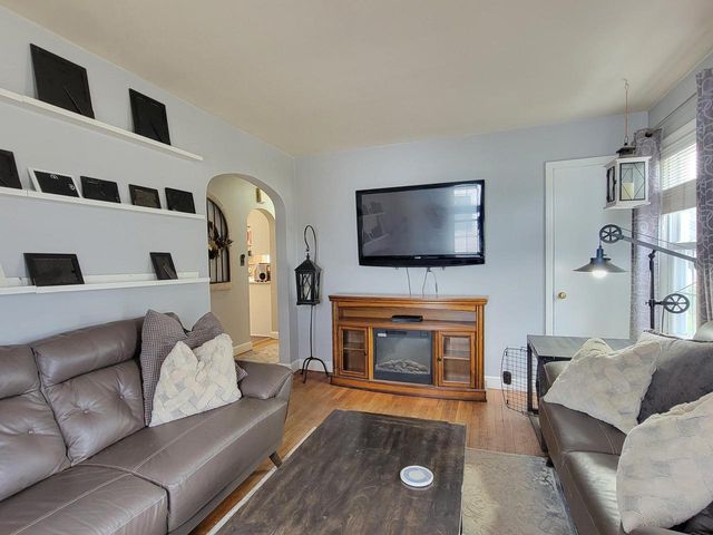 1226 S 112th STREET, West Allis, WI 53214