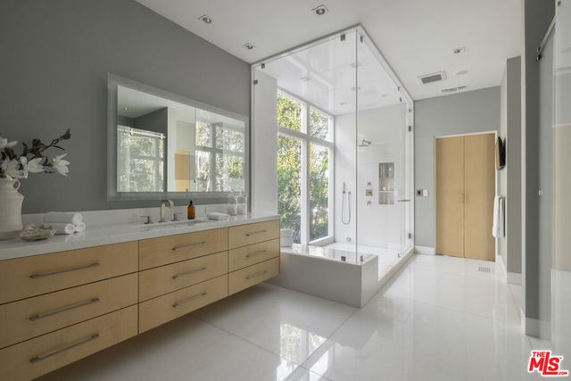 652 Chautauqua Boulevard, Pacific Palisades, CA 90272