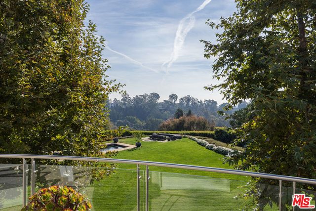 652 Chautauqua Boulevard, Pacific Palisades, CA 90272