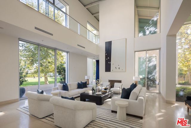 652 Chautauqua Boulevard, Pacific Palisades, CA 90272