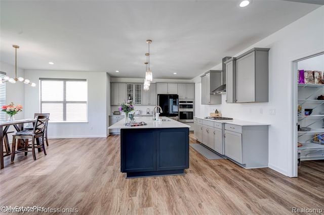 58775 Gidran Drive, South Lyon, MI 48178