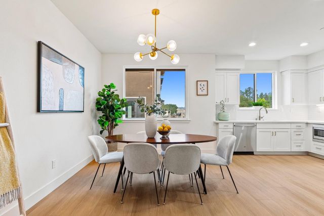 947 woodside Road, Redwood City, CA 94061