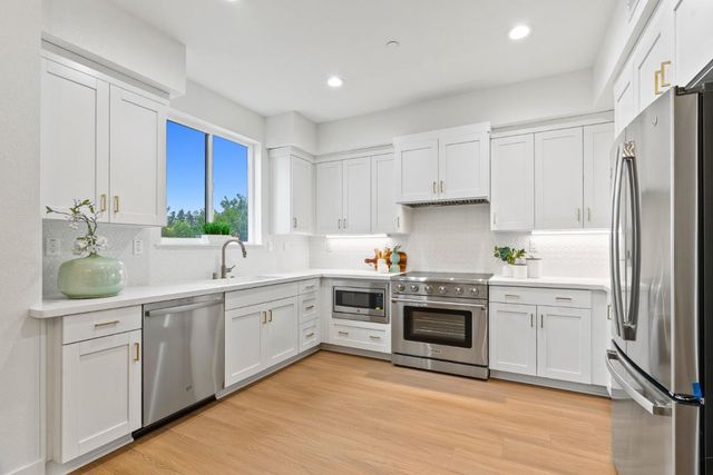 947 woodside Road, Redwood City, CA 94061