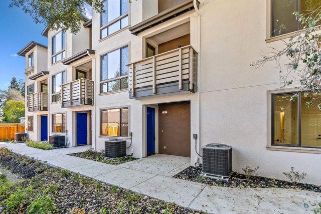 947 woodside Road, Redwood City, CA 94061