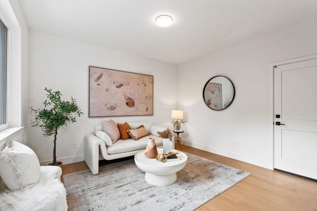 947 woodside Road, Redwood City, CA 94061