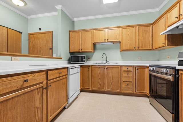 801 N McLean Boulevard 124, Elgin, IL 60123