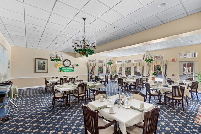 801 N McLean Boulevard 124, Elgin, IL 60123