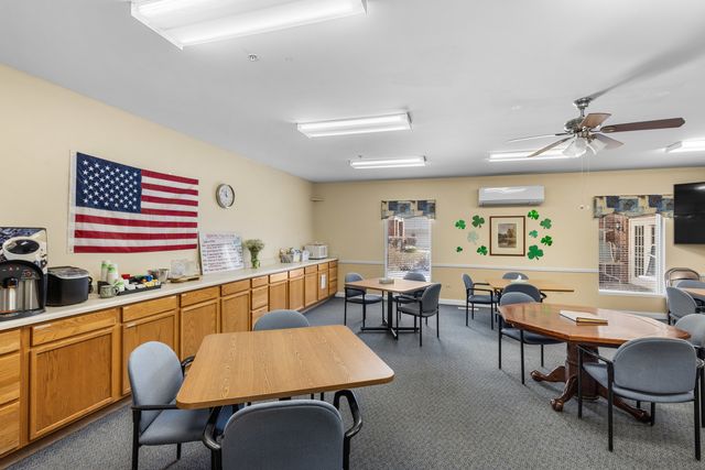 801 N McLean Boulevard 124, Elgin, IL 60123