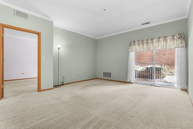 801 N McLean Boulevard 124, Elgin, IL 60123