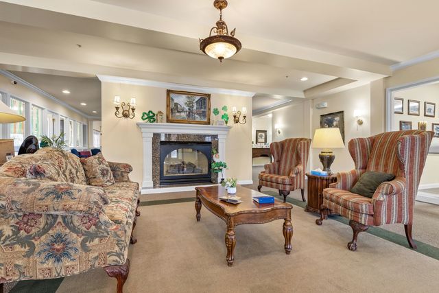 801 N McLean Boulevard 124, Elgin, IL 60123