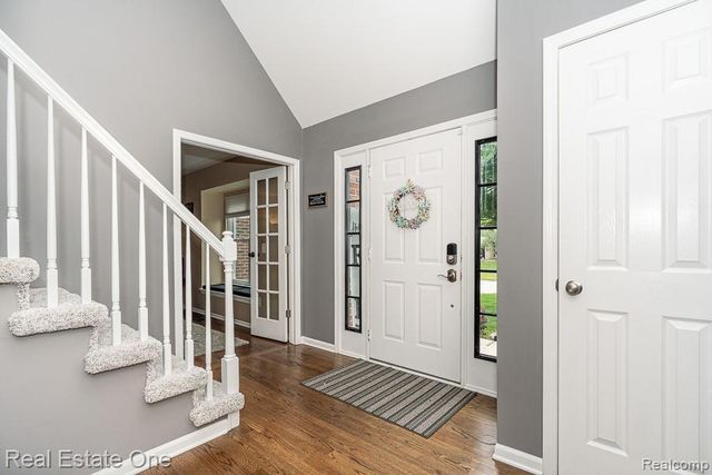 1043 Ridgeview Circle, Orion Charter Township, MI 48362