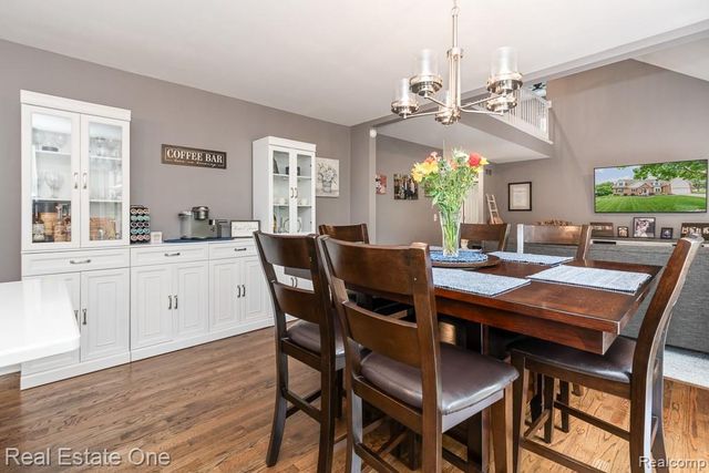 1043 Ridgeview Circle, Orion Charter Township, MI 48362