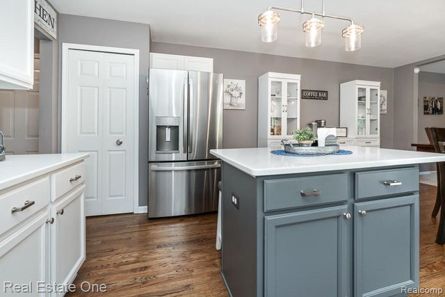 1043 Ridgeview Circle, Orion Charter Township, MI 48362