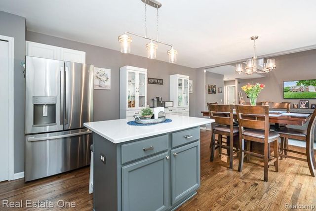1043 Ridgeview Circle, Orion Charter Township, MI 48362