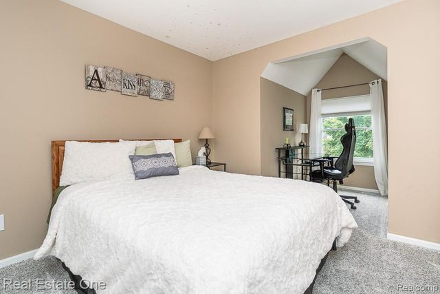 1043 Ridgeview Circle, Orion Charter Township, MI 48362