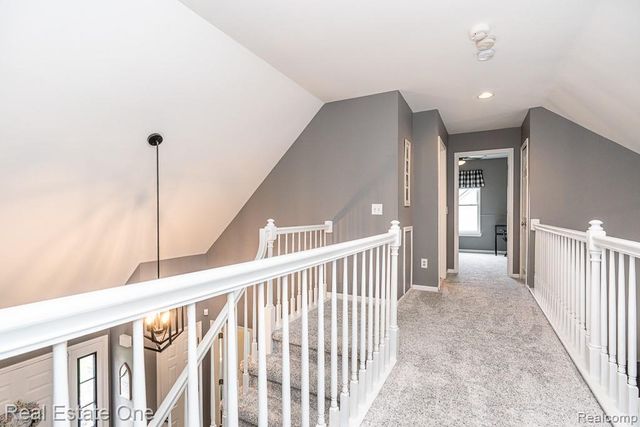 1043 Ridgeview Circle, Orion Charter Township, MI 48362